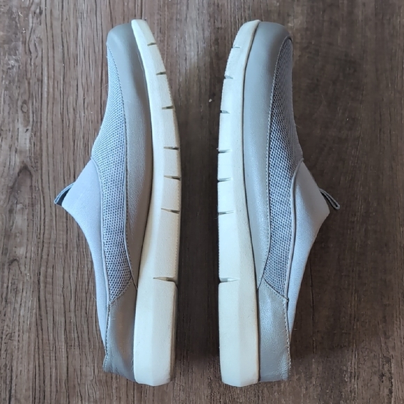SoftWalk Light Gray Slip-On Shoes Women's 10 - Picture 3 of 6